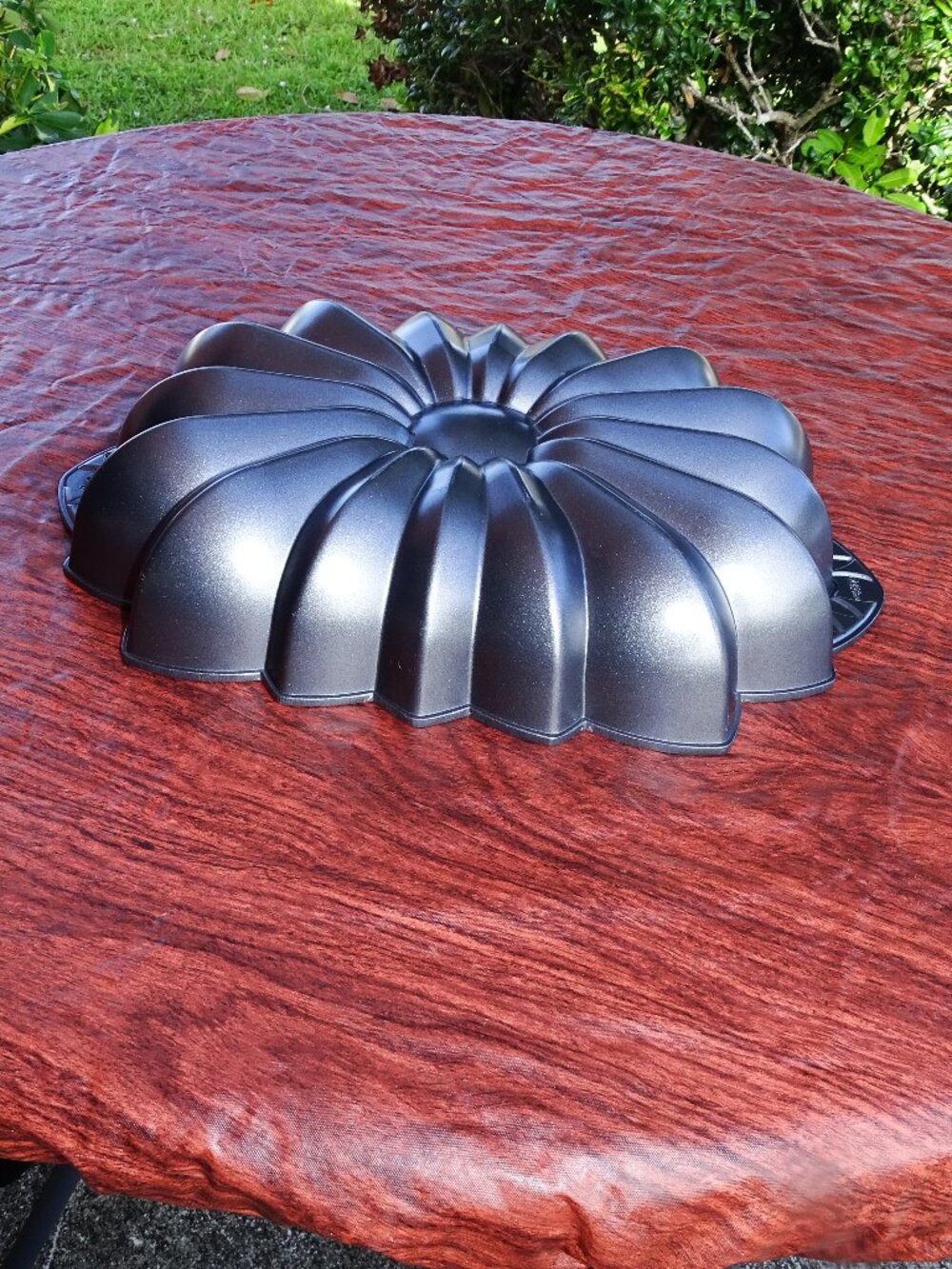 Wilton Cast Aluminum Starburst Oblong Cake Pan